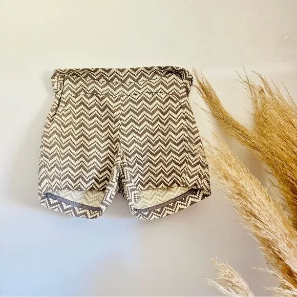 ANTHROPOLOGIE Cartonnier Grey White Chevron Print Dress Tailored Short Shorts 10