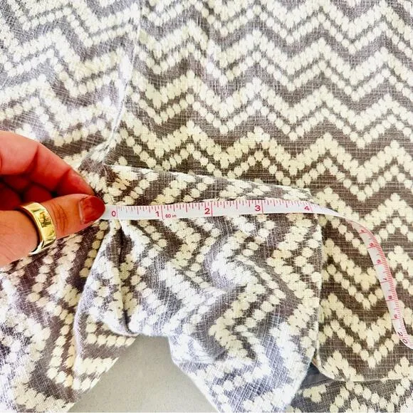 ANTHROPOLOGIE Cartonnier Grey White Chevron Print Dress Tailored Short Shorts 10