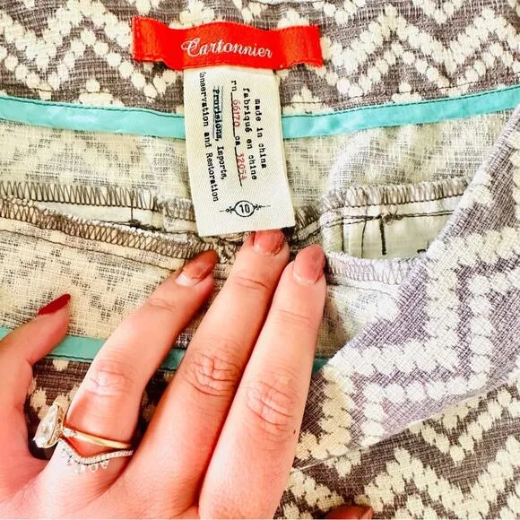 ANTHROPOLOGIE Cartonnier Grey White Chevron Print Dress Tailored Short Shorts 10