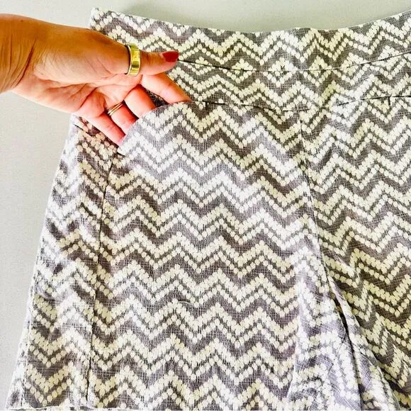 ANTHROPOLOGIE Cartonnier Grey White Chevron Print Dress Tailored Short Shorts 10
