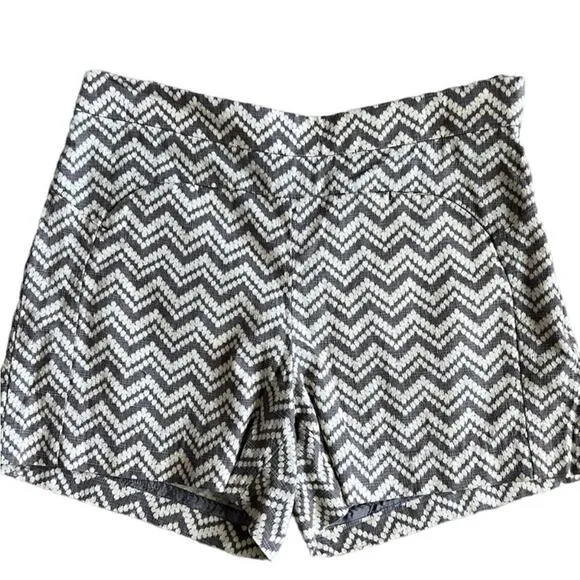 ANTHROPOLOGIE Cartonnier Grey White Chevron Print Dress Tailored Short Shorts 10