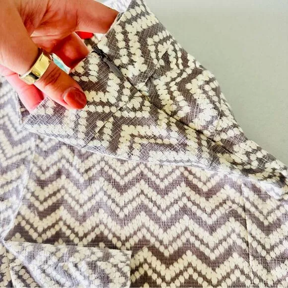 ANTHROPOLOGIE Cartonnier Grey White Chevron Print Dress Tailored Short Shorts 10