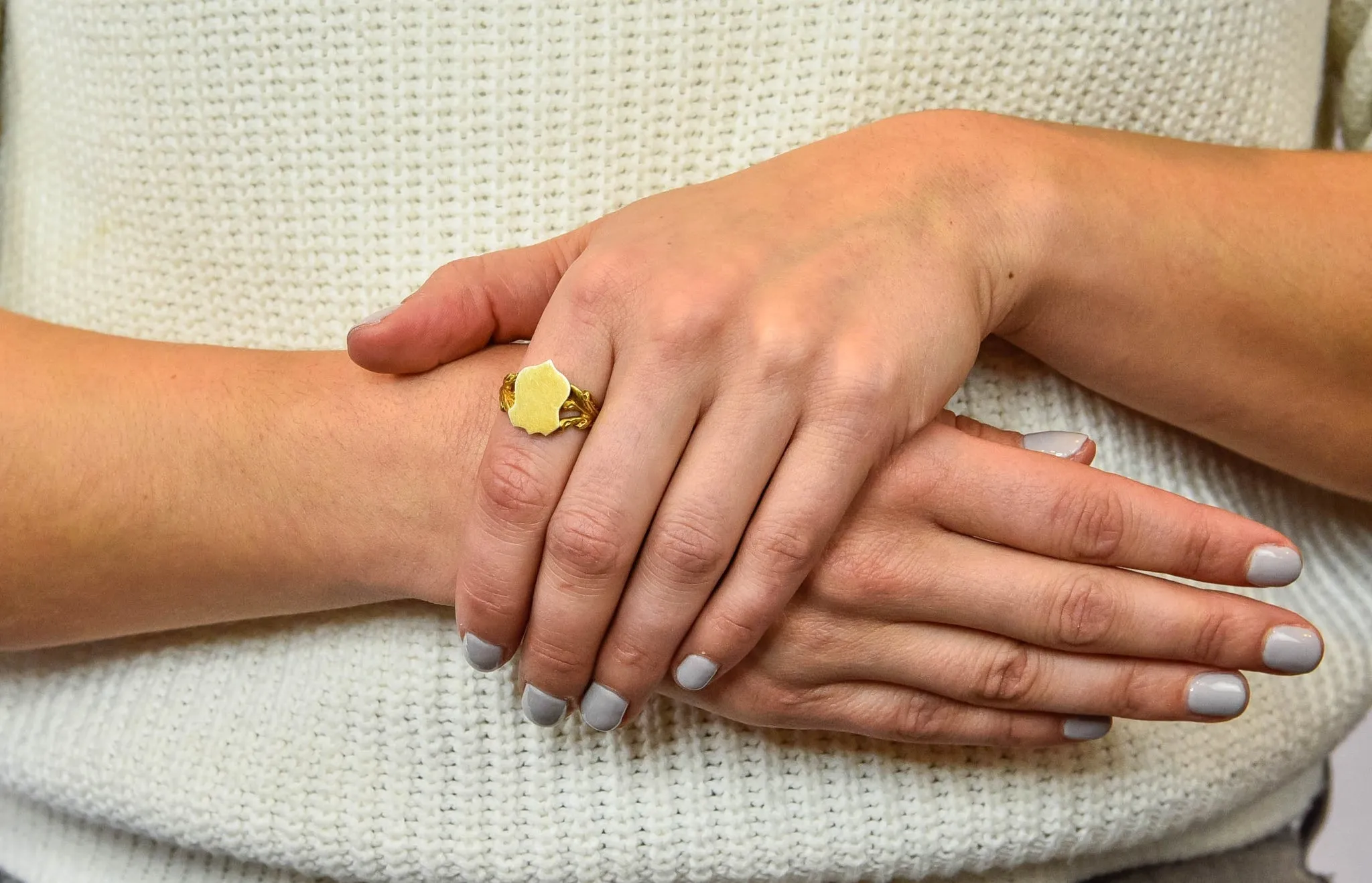 Art Nouveau 12 Karat Yellow Gold Shield Signet Unisex Ring