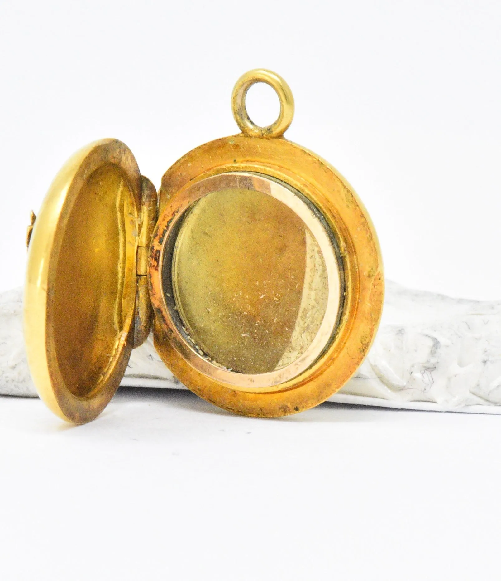 Floral Art Nouveau 14 Karat Tri-Color Gold Flower Locket