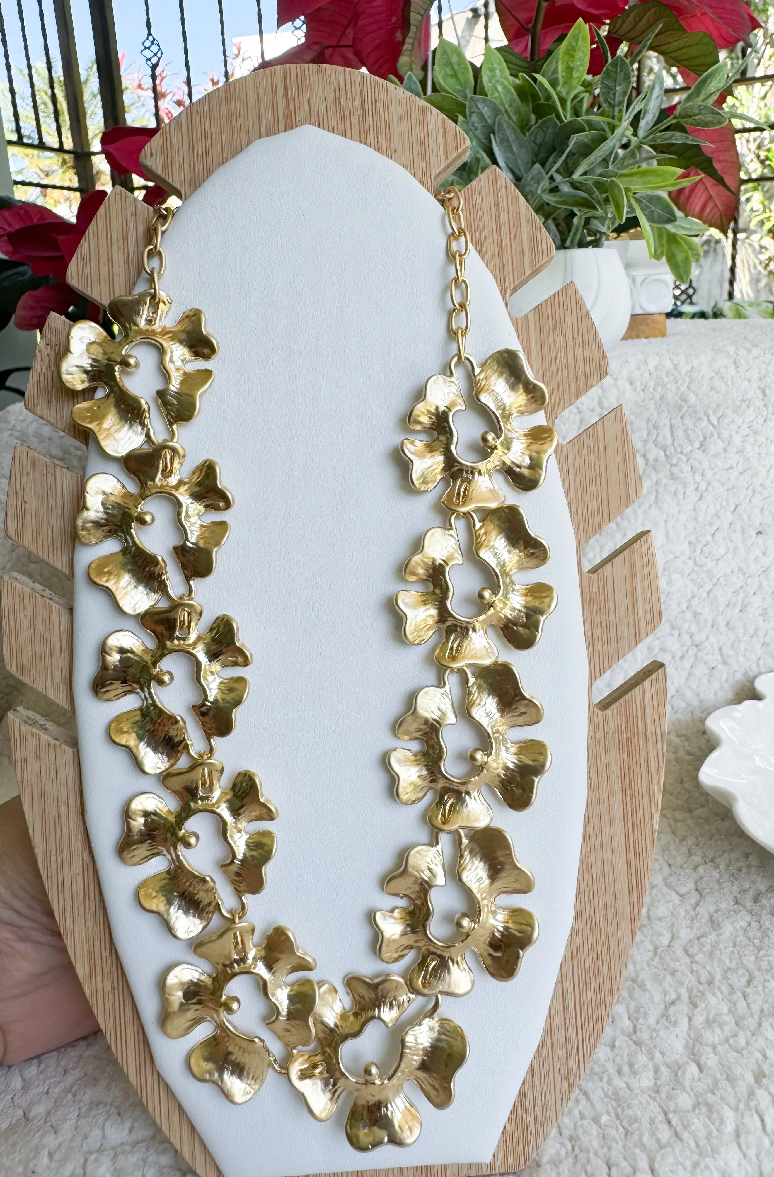 Flower petals necklace