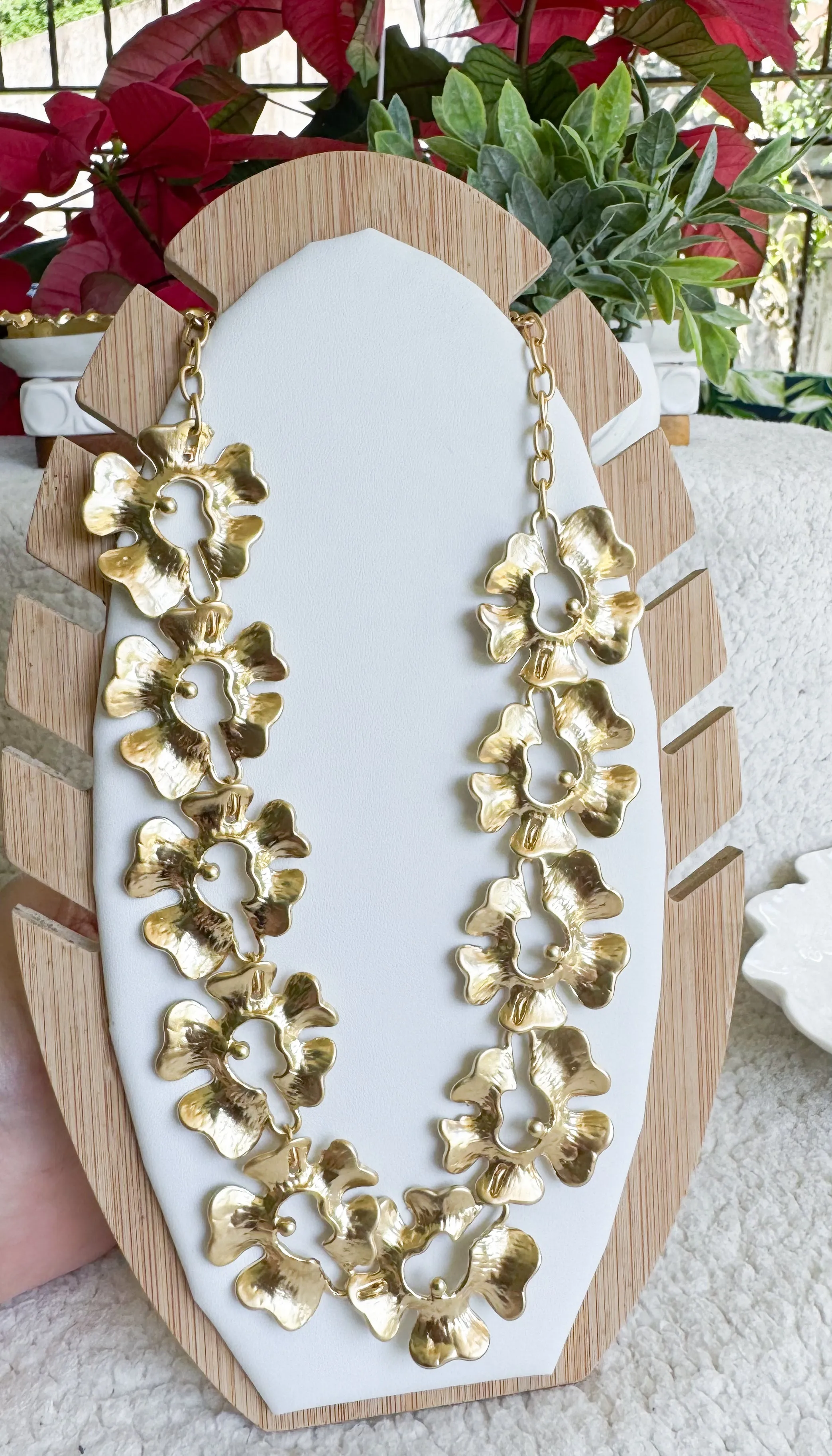 Flower petals necklace
