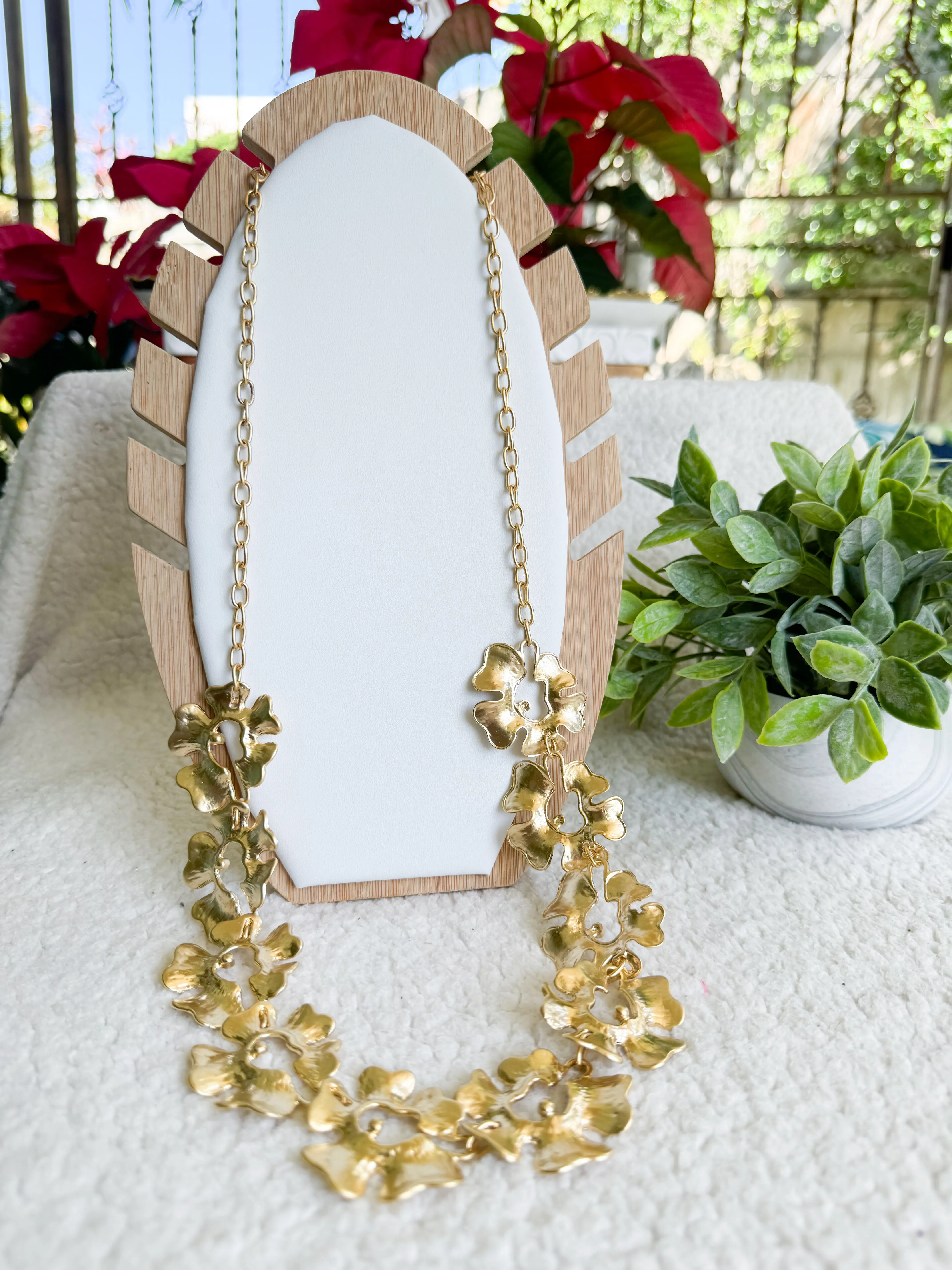 Flower petals necklace