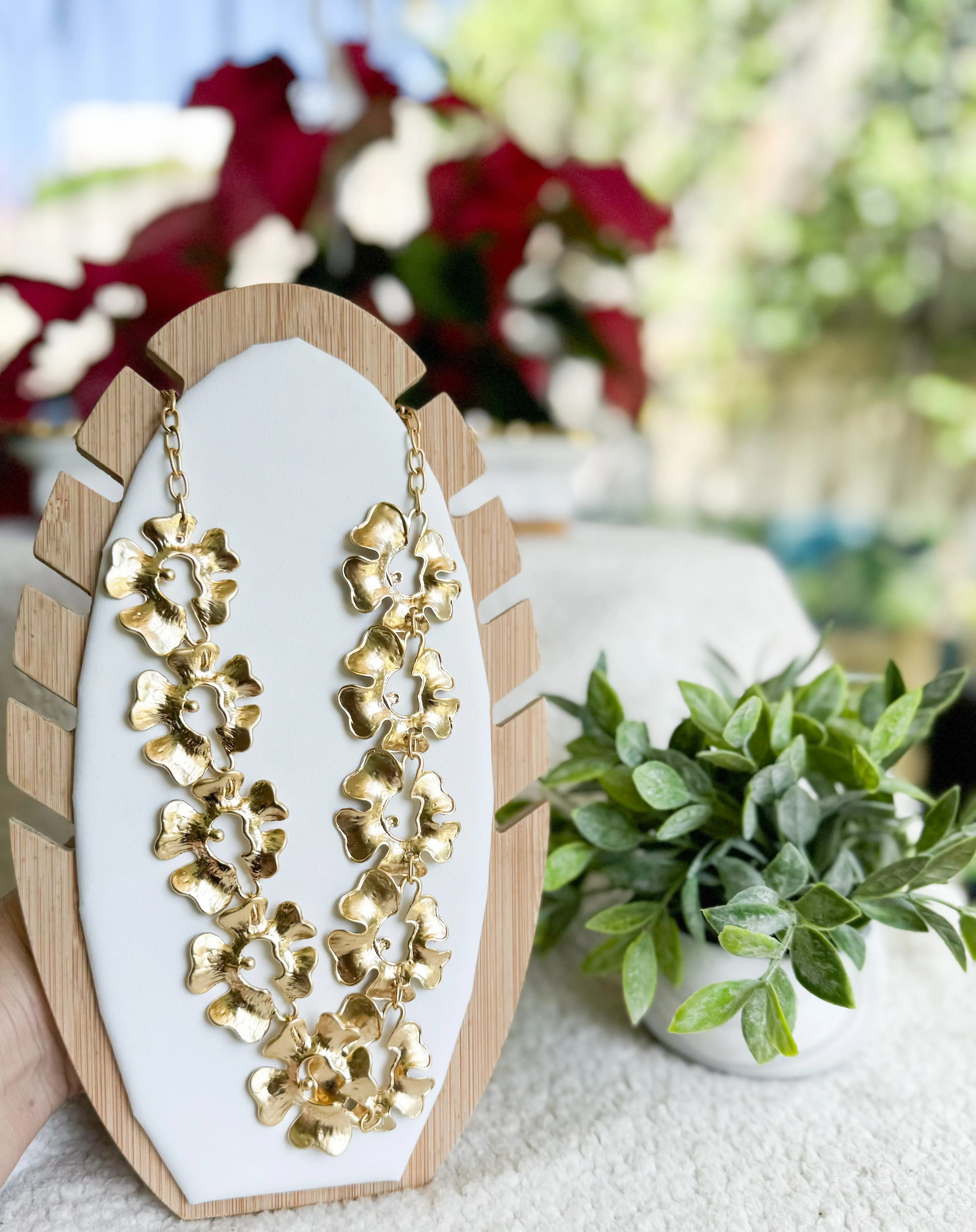 Flower petals necklace