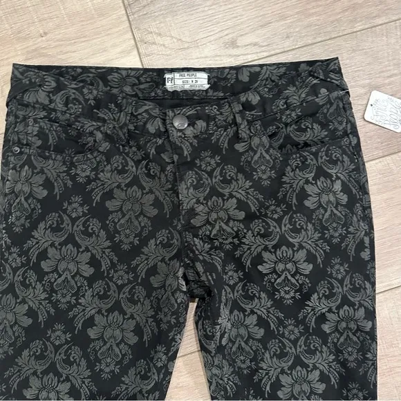 FREE PEOPLE WOMENS BLACK AND GRAY MOTIF PANTS SIZE 28 NWT