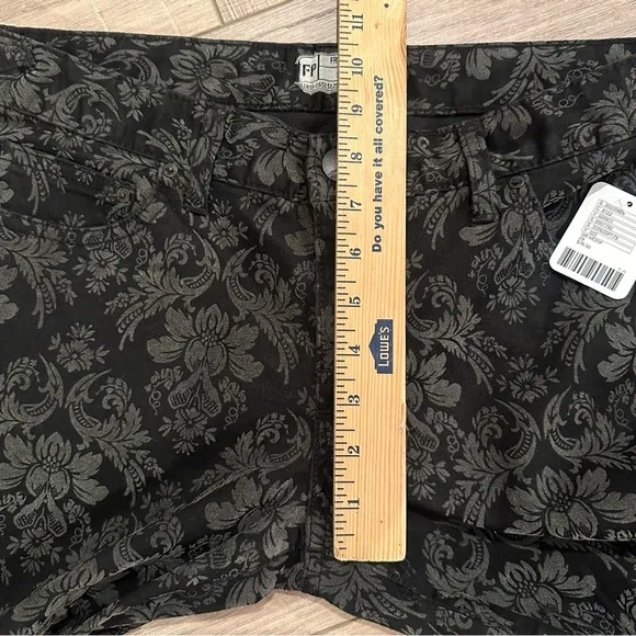 FREE PEOPLE WOMENS BLACK AND GRAY MOTIF PANTS SIZE 28 NWT