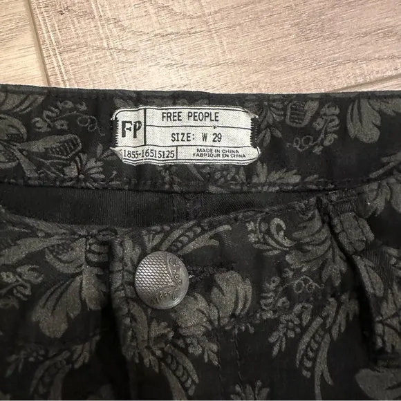 FREE PEOPLE WOMENS BLACK AND GRAY MOTIF PANTS SIZE 28 NWT