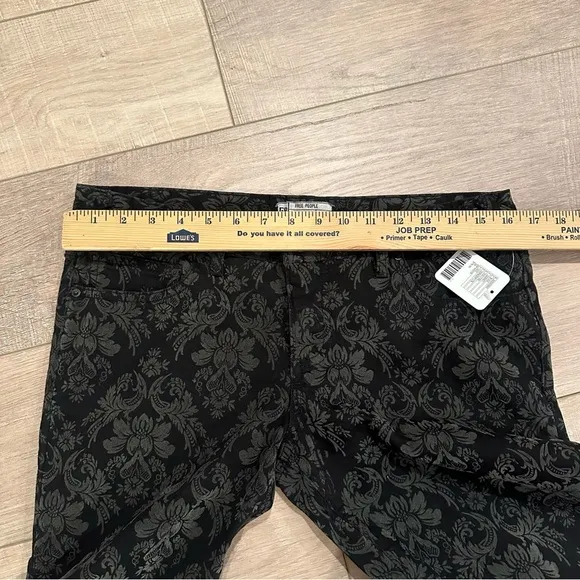 FREE PEOPLE WOMENS BLACK AND GRAY MOTIF PANTS SIZE 28 NWT