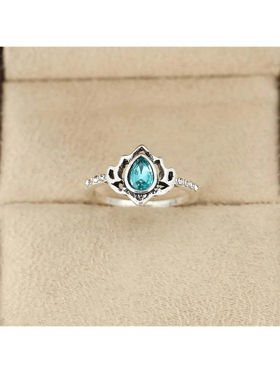 Size 8 Lotus Design Fashion Ring