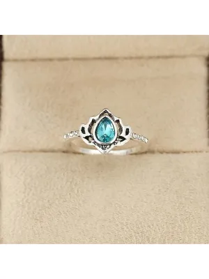Size 8 Lotus Design Fashion Ring