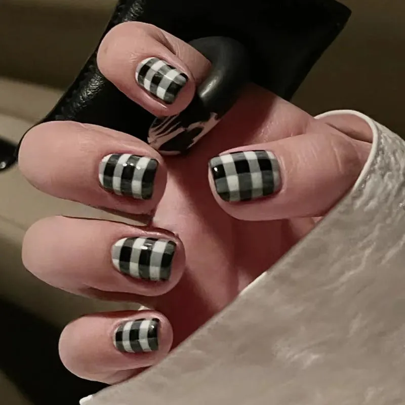 Square Black & white checkerboard grid