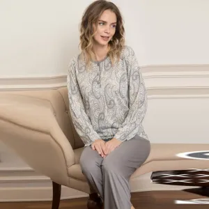 Stylish pajamas with sleeves and long pants