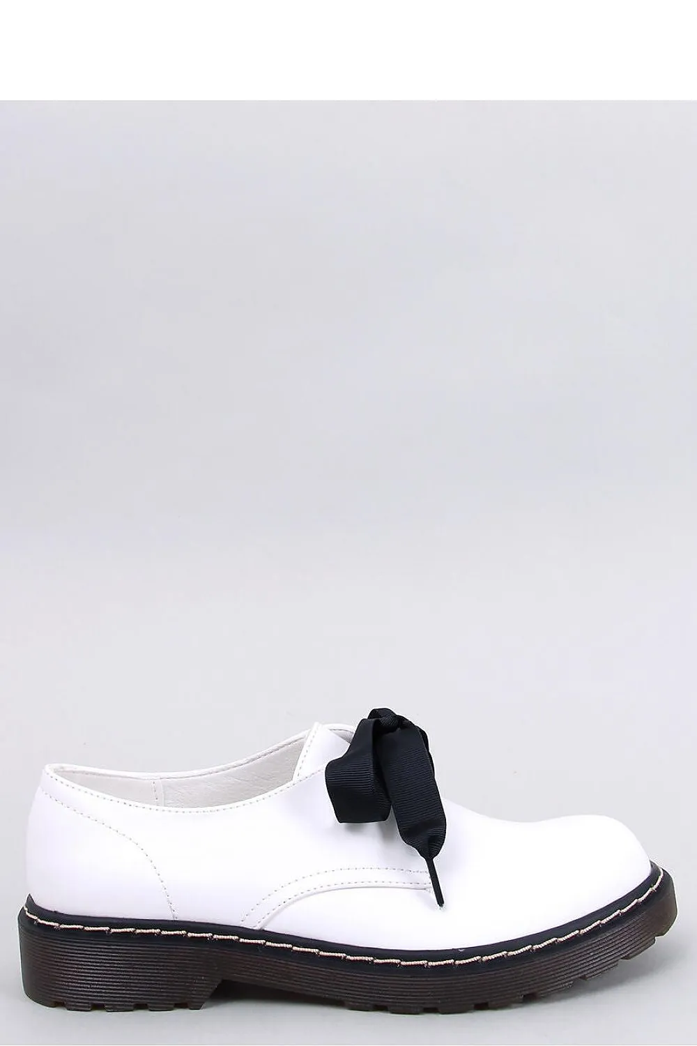White Shoes for Woman with Ribbon finish