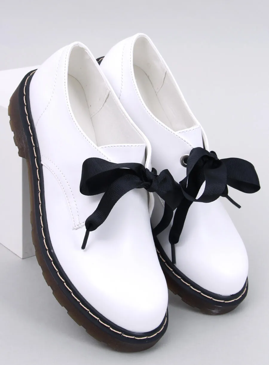 White Shoes for Woman with Ribbon finish