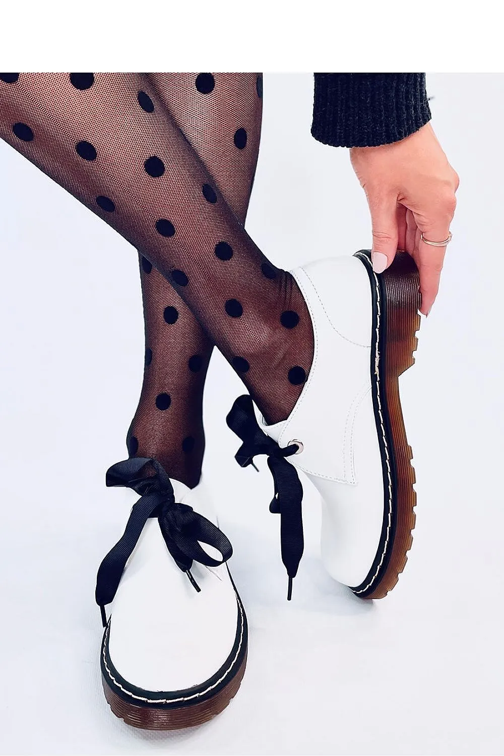 White Shoes for Woman with Ribbon finish