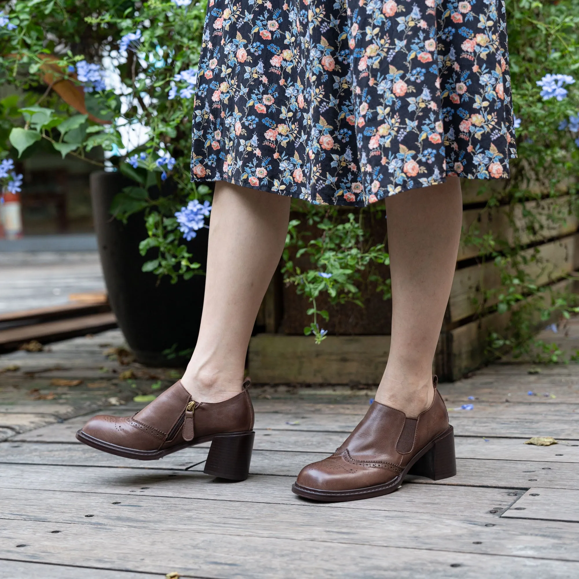 Womens Handmade Retro Square Toe Block Heel Pumps in Black/Brown